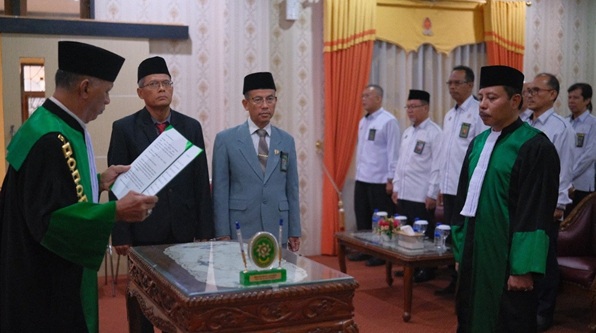 PTA Jambi Laksanakan Pelantikan dan Pengambilan Sumpah Jabatan Hakim Tinggi serta Pengantar Alih Tugas Pegawai 